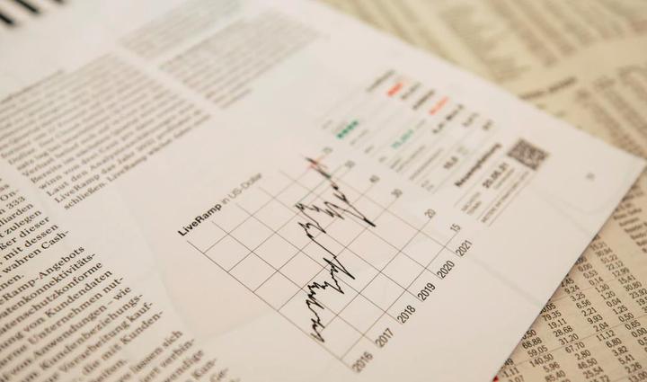 广州白云区山体滑坡现场搜救出第十名被困人员