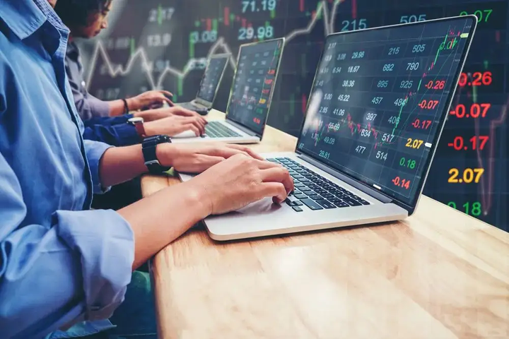 万亿美元AI狂欢的另一面：Wix/Adobe股价暴跌30%  美银列26家高危企业平均跑输大盘22%